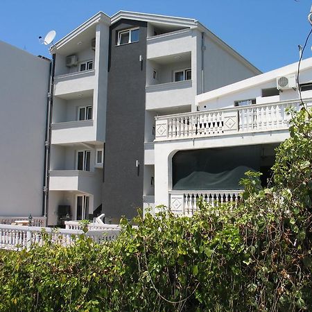 Guest House Dena Dobra Voda Luaran gambar