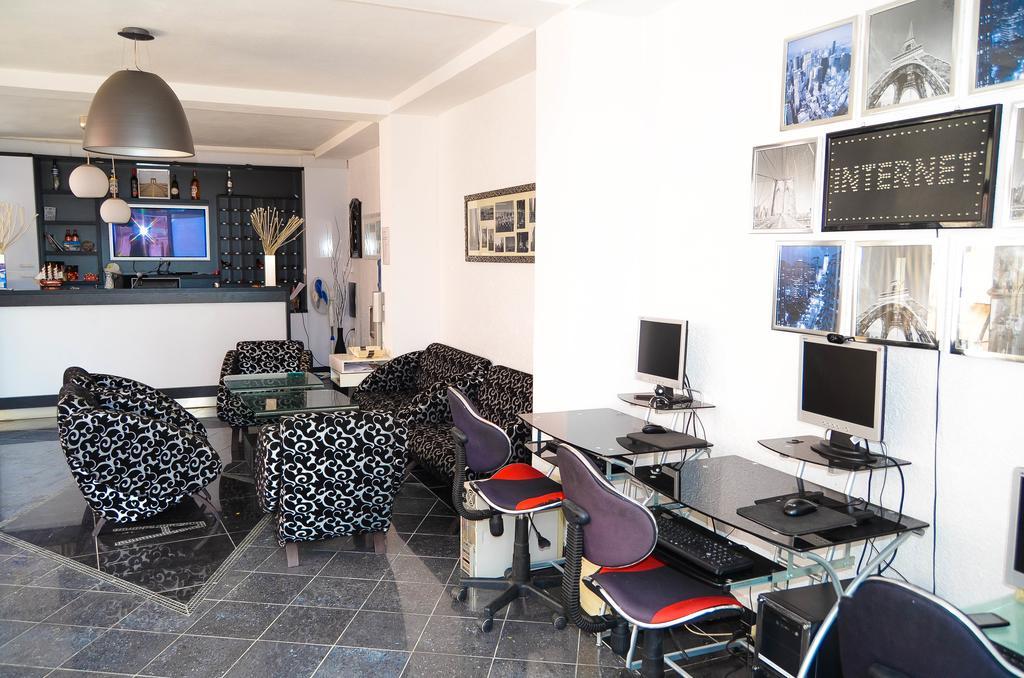 Guest House Dena Dobra Voda Luaran gambar