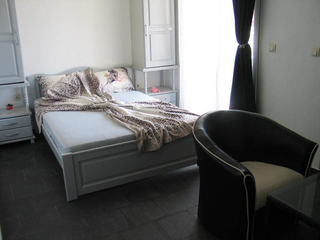 Guest House Dena Dobra Voda Bilik gambar