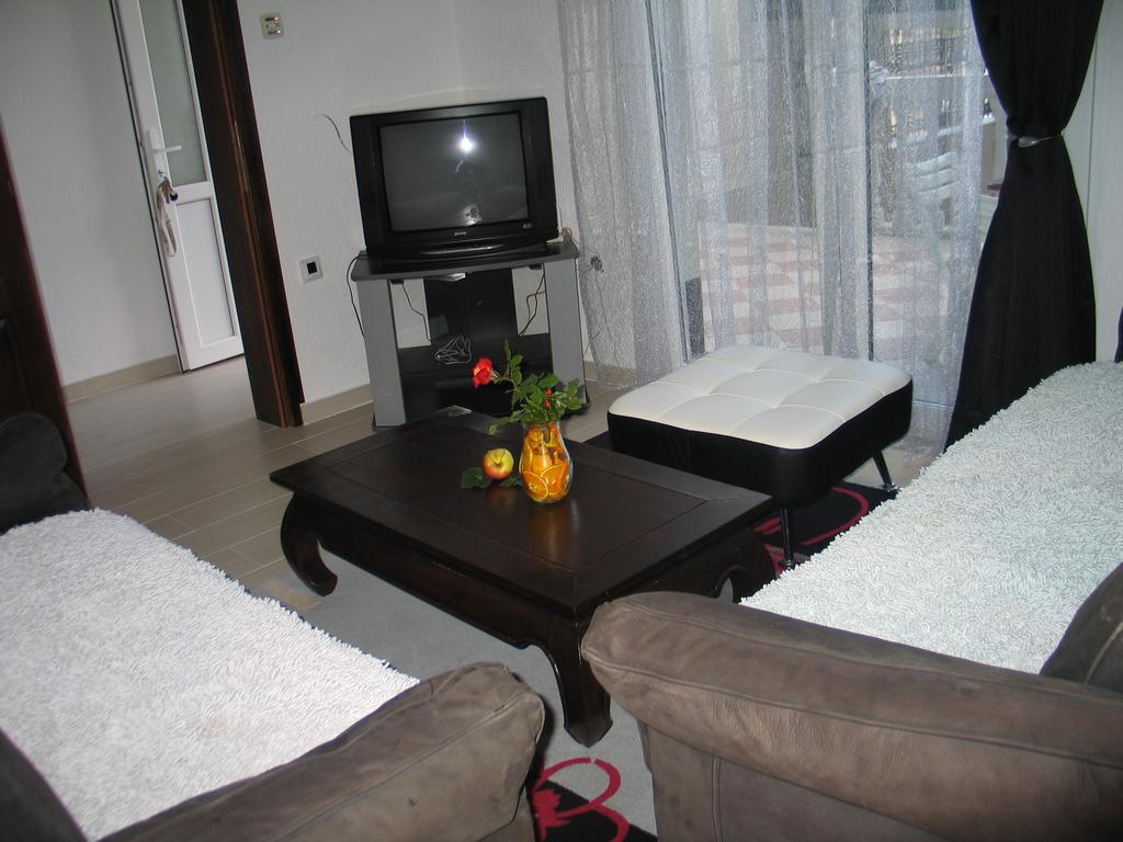 Guest House Dena Dobra Voda Luaran gambar