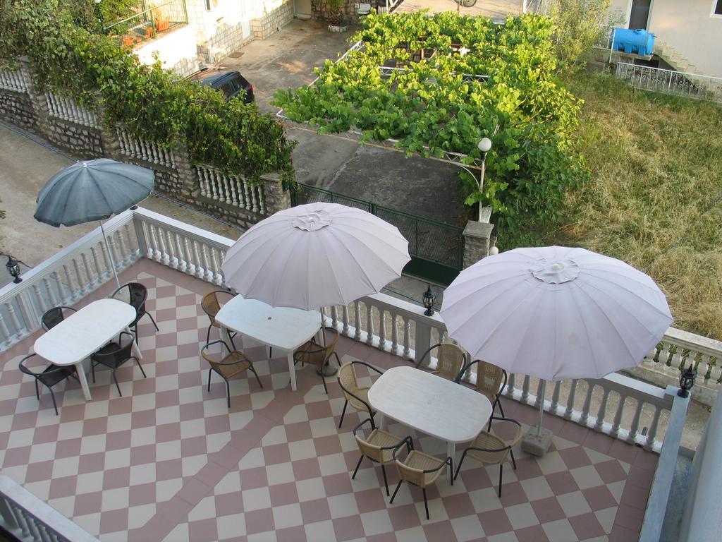 Guest House Dena Dobra Voda Luaran gambar