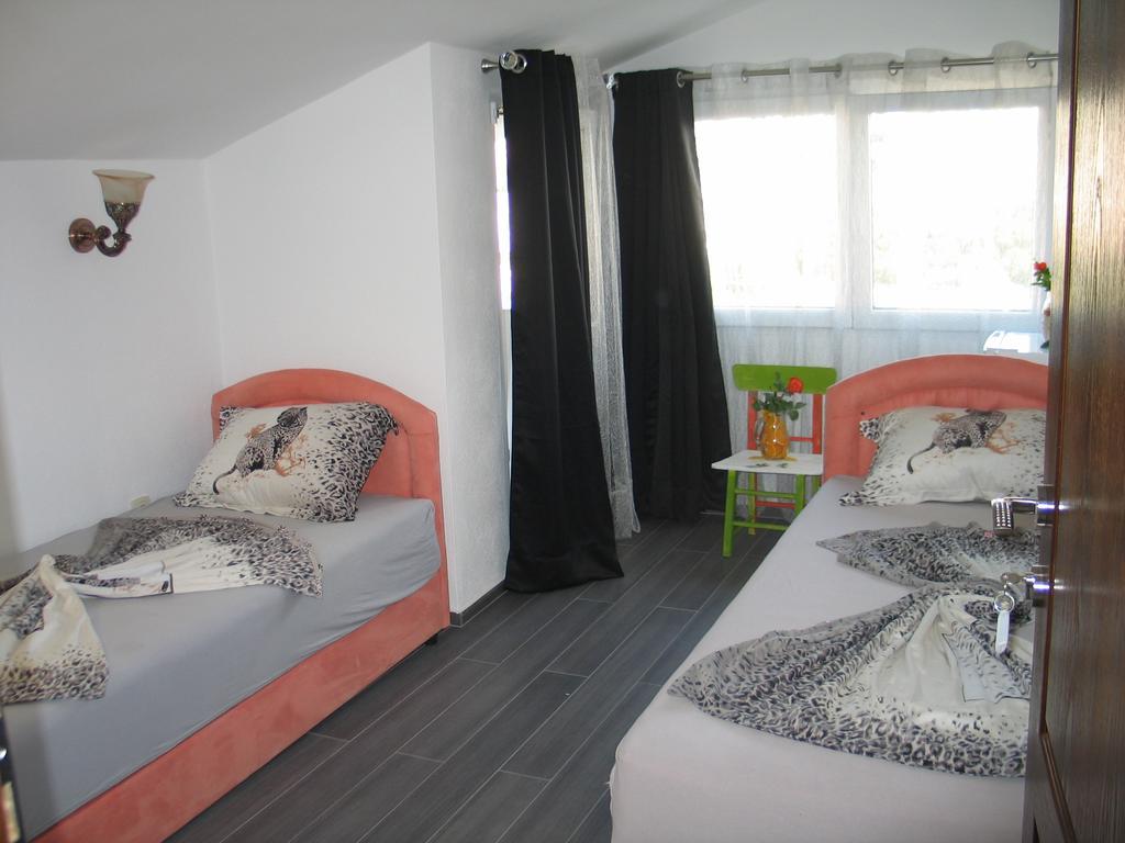 Guest House Dena Dobra Voda Bilik gambar