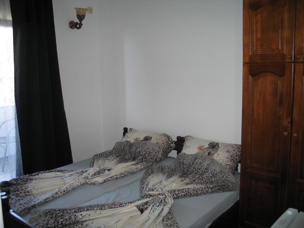 Guest House Dena Dobra Voda Luaran gambar